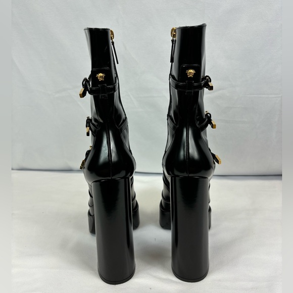 Versace - Aevitas Pointy leather ankle boots - Picture 8 of 12